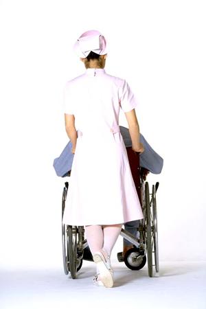 東京で行うインプラント治療について