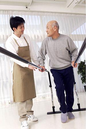 歯医者が設けるインプラント保証制度